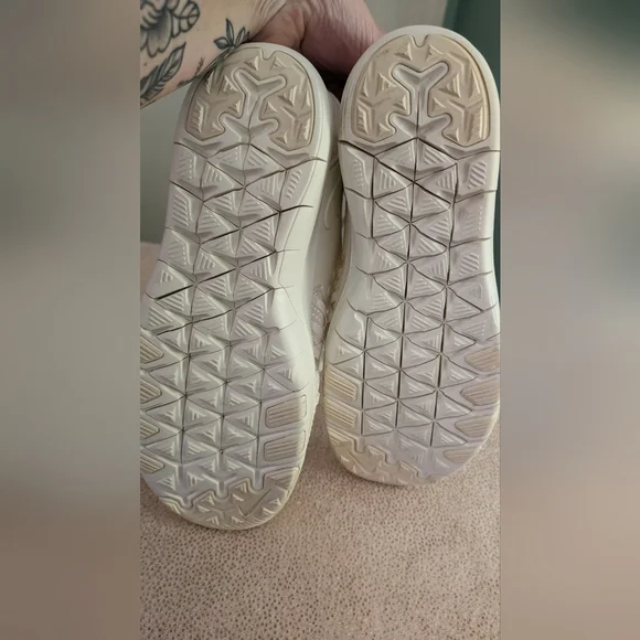 NIKE FREE WOMEN'S TRAINING SHOE SIZE 12 METALLIC SILVER/WHITE - Picture 6 of 8